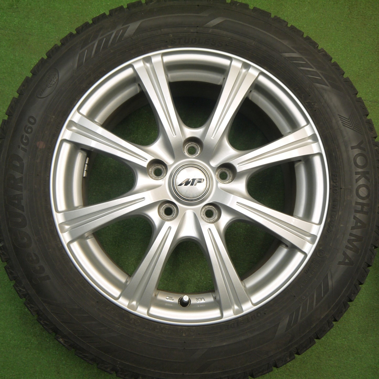 バリ溝！22年！キレイ！9.5分★スタッドレス 205/60R16 ヨコハマ アイスガード iG60 MP-04 16インチ PCD114.3/5H★5121707Hス
