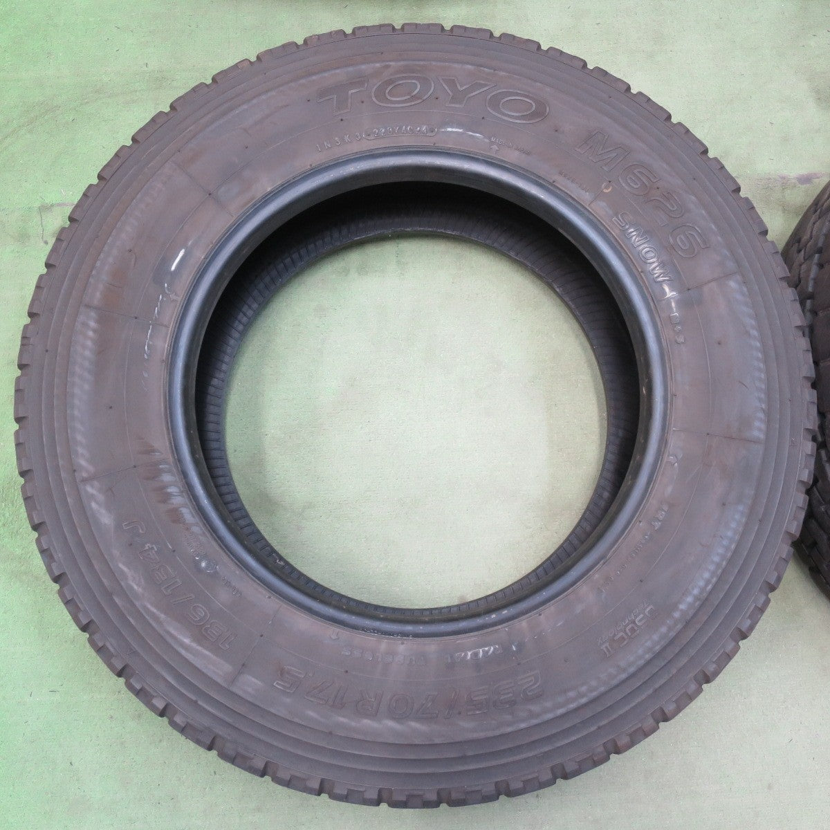 バリ溝！24年！9分★トラック 高荷重 トレーラー 等 タイヤ 235/70R17.5 136/134J トーヨー M626 オールシーズン ミックス 17.5インチ★6072908イスタ