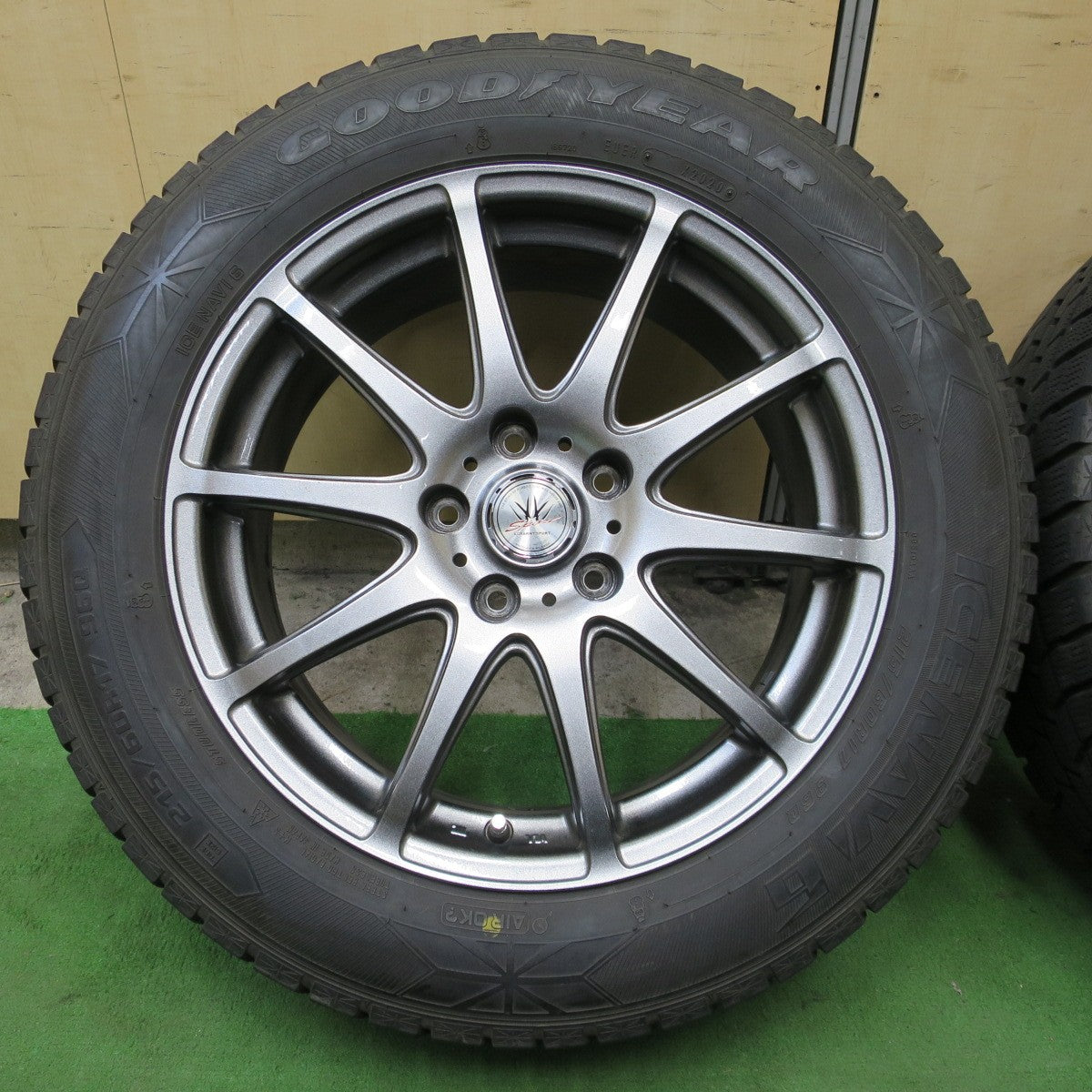 バリ溝！キレイ！9分◎LOXARNY SPORT BADX 215/60R17 スタッドレス グッドイヤー アイスナビ6 ロクサーニ スポーツ 17インチ PCD114.3/5H◎6082103NGス