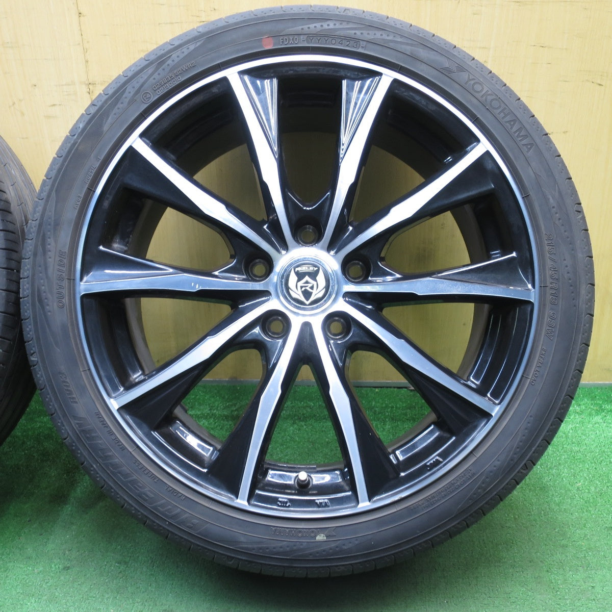 バリ溝！23年！9.5分★215/45R18 ヨコハマ BluEarth-RV RV03 RiZLEY ライツレー ブルーアース 18インチ PCD114.3/5H★5053011NJノ