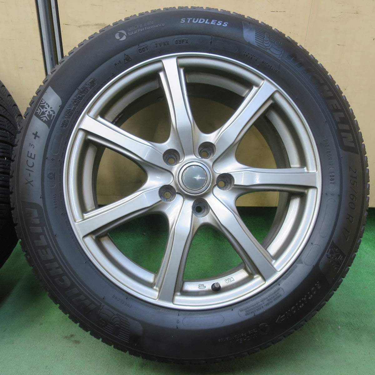 4本価格◎スタッドレス 215/60R17 ミシュラン X-ICE3+ MILLOUS Ki ミルアス 17インチ PCD114.3/5H◎6082405イス