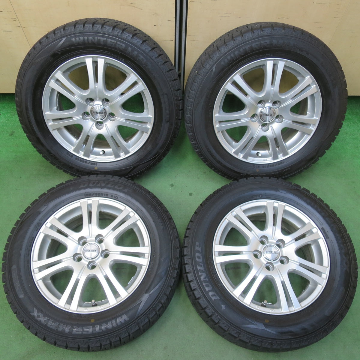 バリ溝！23年！9.5分★プリウス 等 195/65R15 スタッドレス ダンロップ ウインターマックス WM02 REVERLINE リバーライン 15インチ PCD100/5H★5122408イス