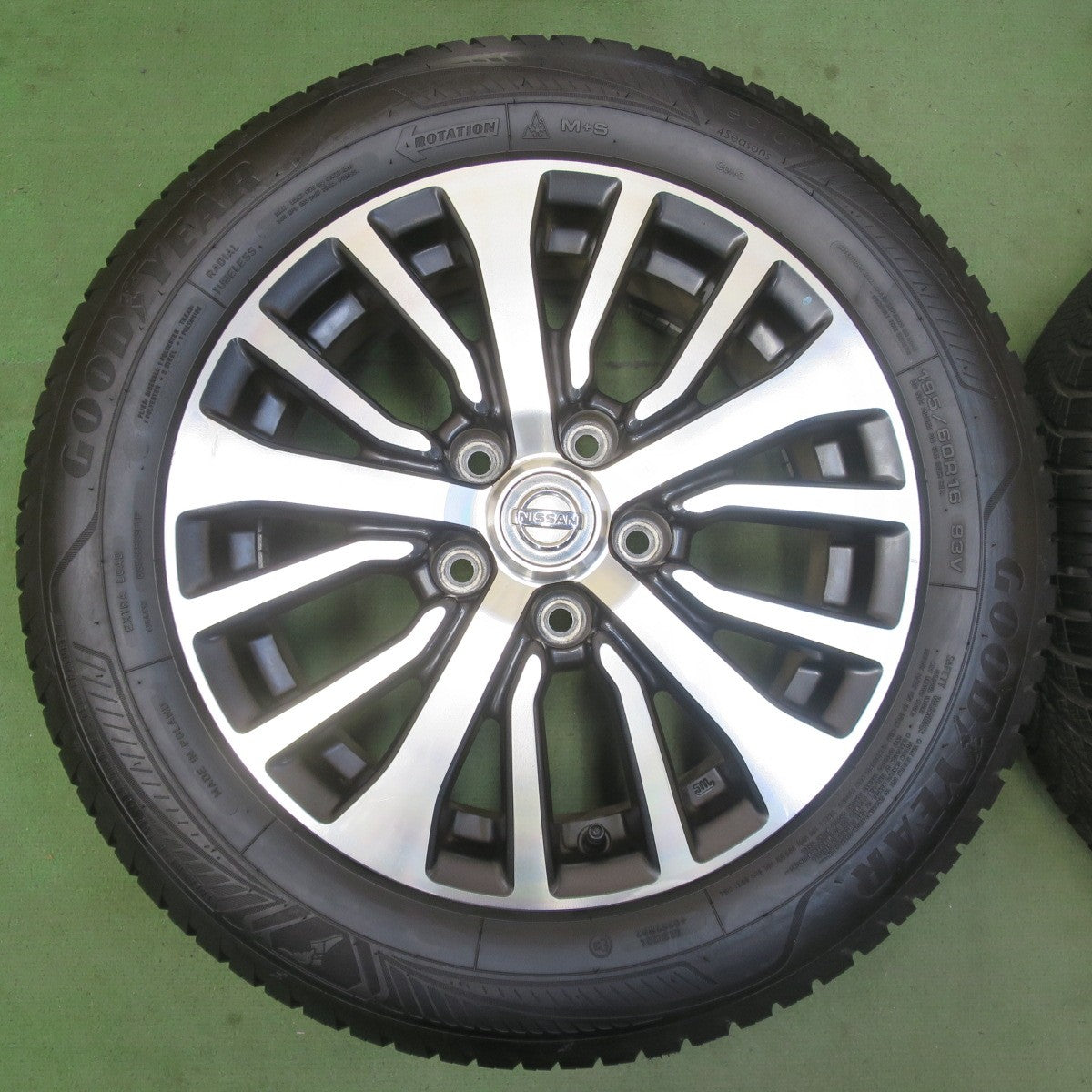 バリ溝！22年！8.5分★日産 C26 セレナ 純正 195/60R16 グッドイヤー Vector 4Seasons Gen-3 オールシーズン 16インチ PCD114.3/5H★6050806イス
