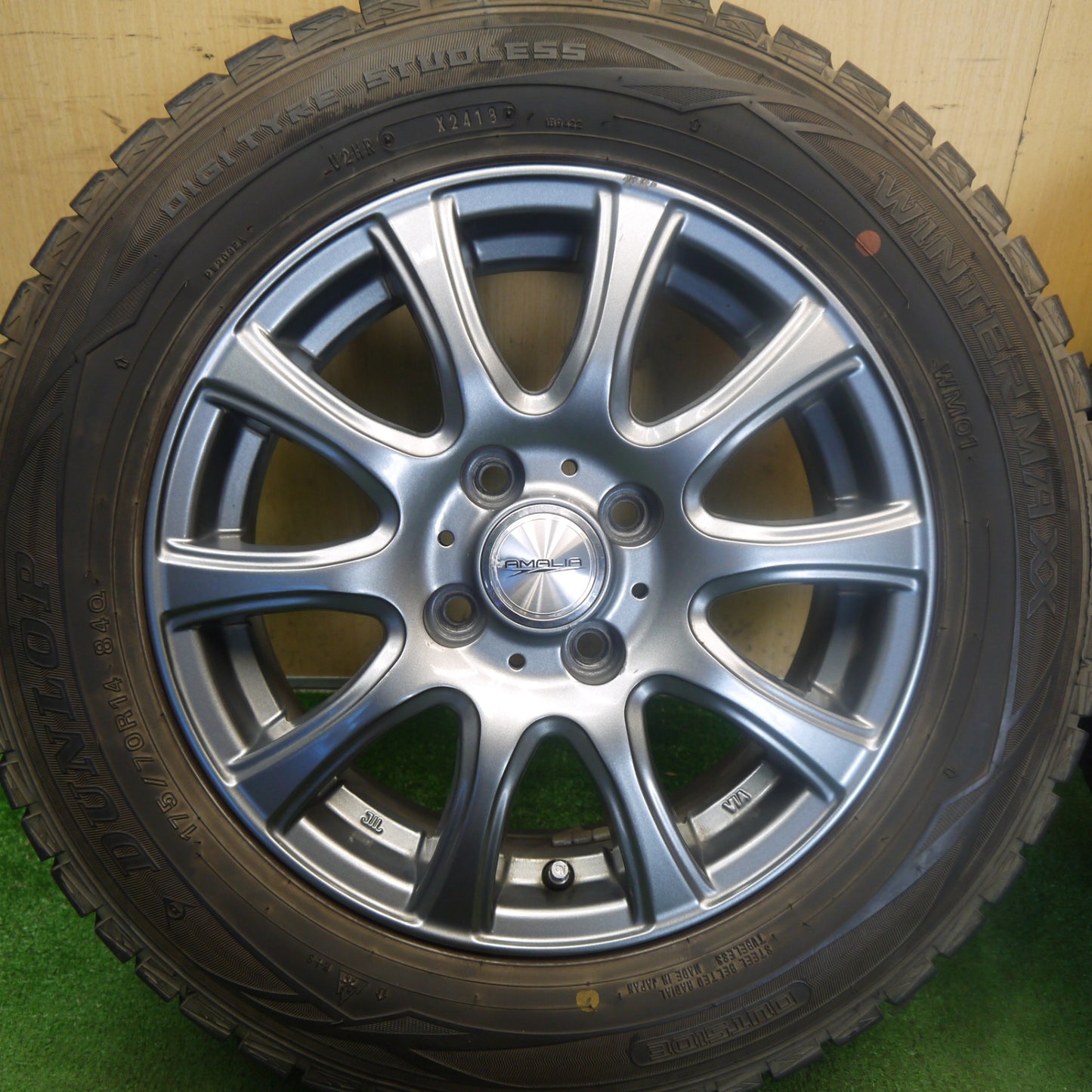 バリ溝！キレイ！8.5分◎スタッドレス 175/70R14 ダンロップ ウインターマックス WM01 AMALIA アマリア 14インチ PCD100/4H◎6080705Hス