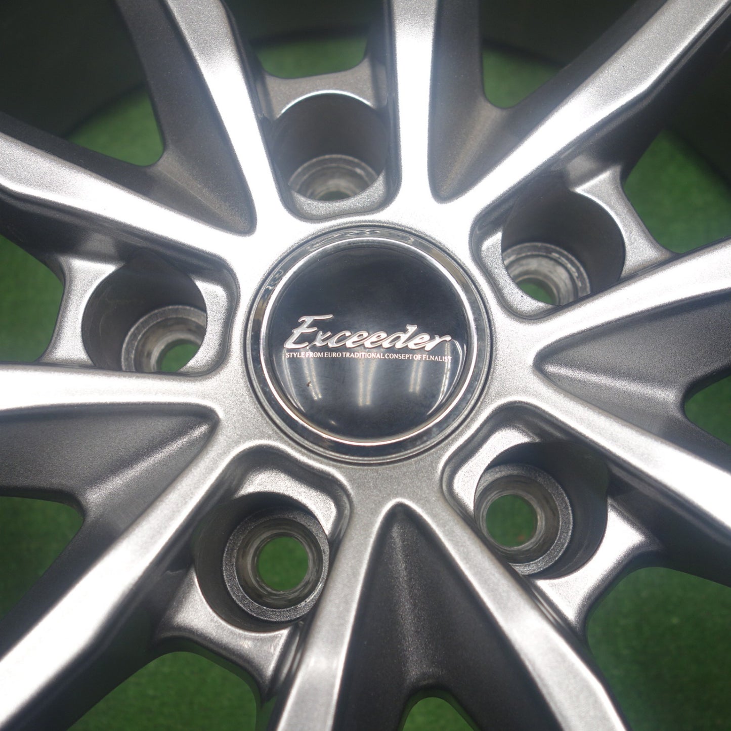 バリ溝！24年！キレイ！9.5分★スタッドレス 235/60R18 ブリヂストン ブリザック DM-V3 Exceeder エクシーダー 18インチ PCD114.3/5H★6030402KTス
