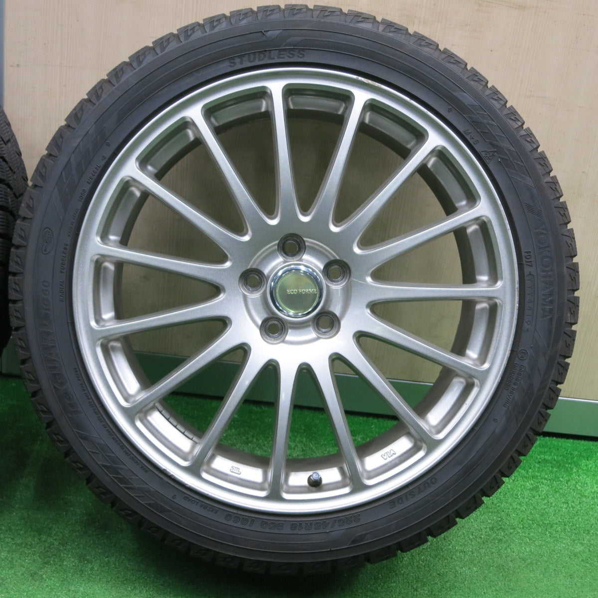 [送料無料] バリ溝！9.5分★レガシィ等 225/45R18 スタッドレス ヨコハマ アイスガード iG60 ECO FORME エコフォルム 18インチ PCD100/5H★4111504NJス