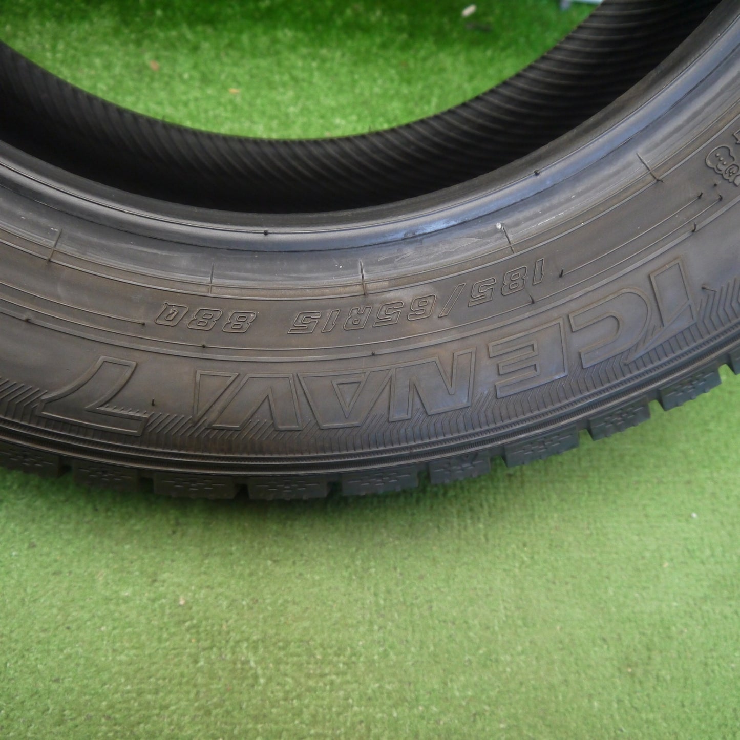 超バリ溝！23年！ほぼ10分★スタッドレス 185/65R15 グッドイヤー アイスナビ7 タイヤ 15インチ プリウス シエンタ デミオ ノート マツダ2 等★6072205Hスタ