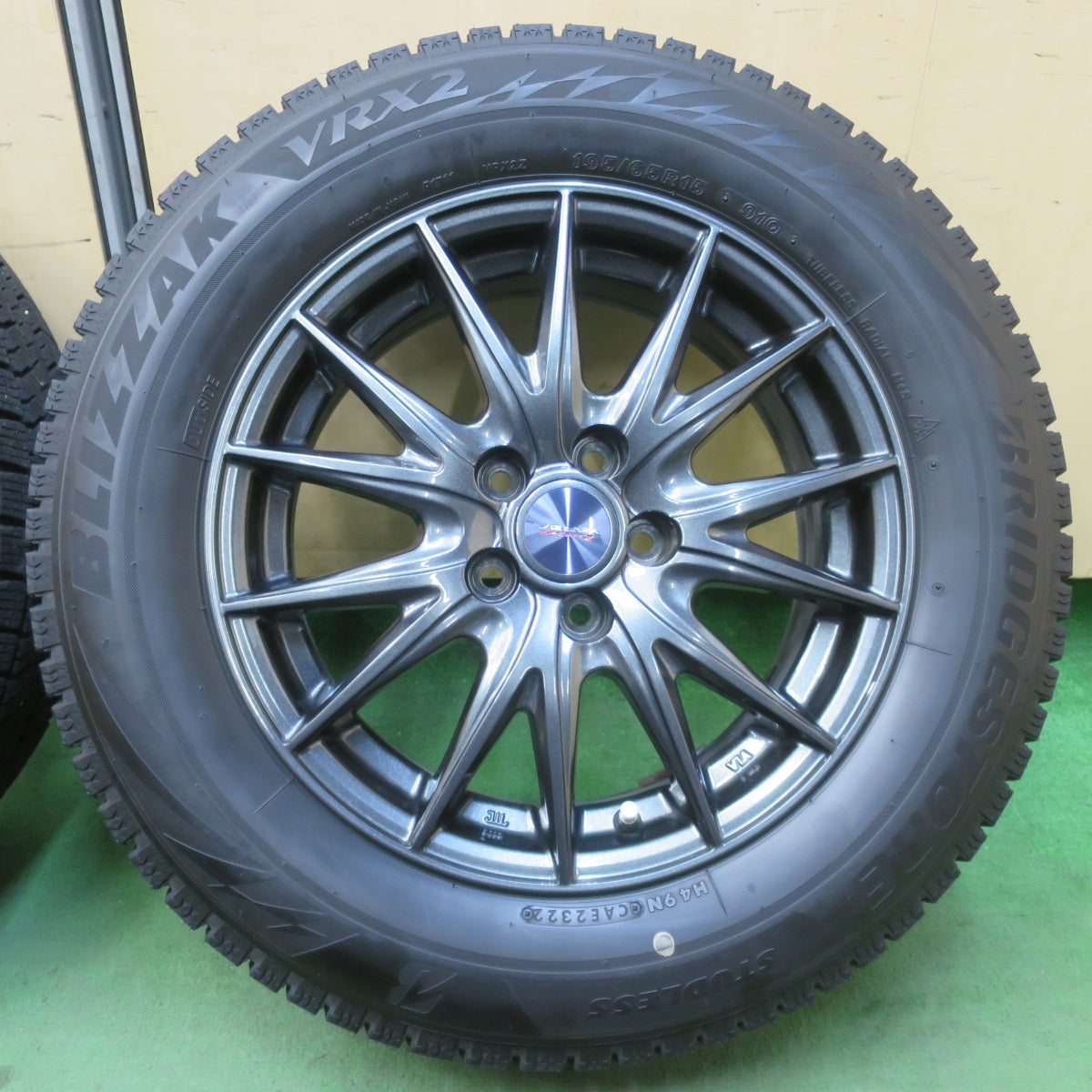 バリ溝！22年！キレイ！9.5分以上★プリウス 等 195/65R15 スタッドレス ブリヂストン ブリザック VRX2 VELVA SPORTZ ヴェルヴァ 15インチ PCD100/5H★6012005イス