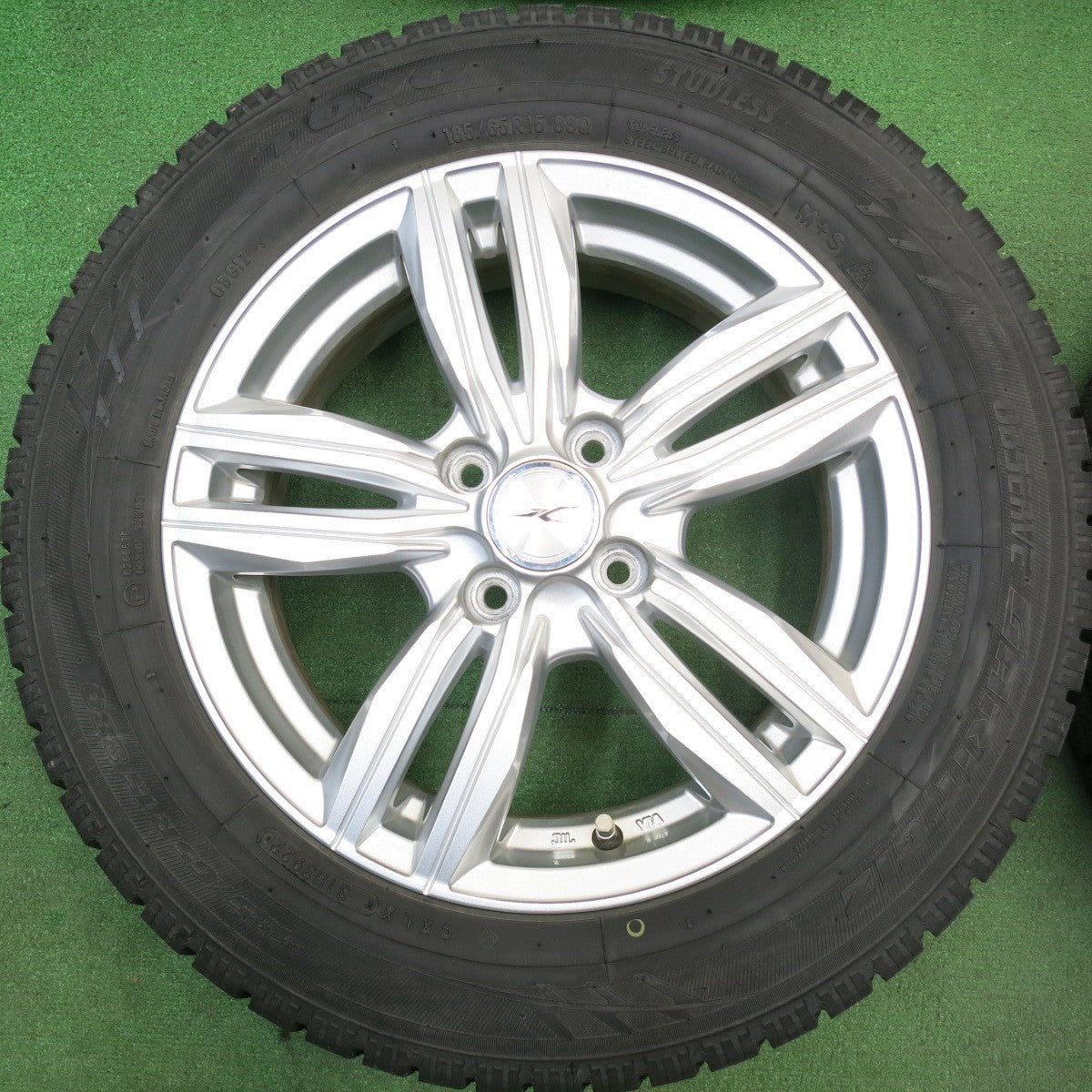 バリ溝！22年！キレイ！9.5分★スタッドレス 185/65R15 トーヨー オブザーブ ガリット GIZ JOKER ジョーカー 15インチ PCD100/4H★6030504HAス
