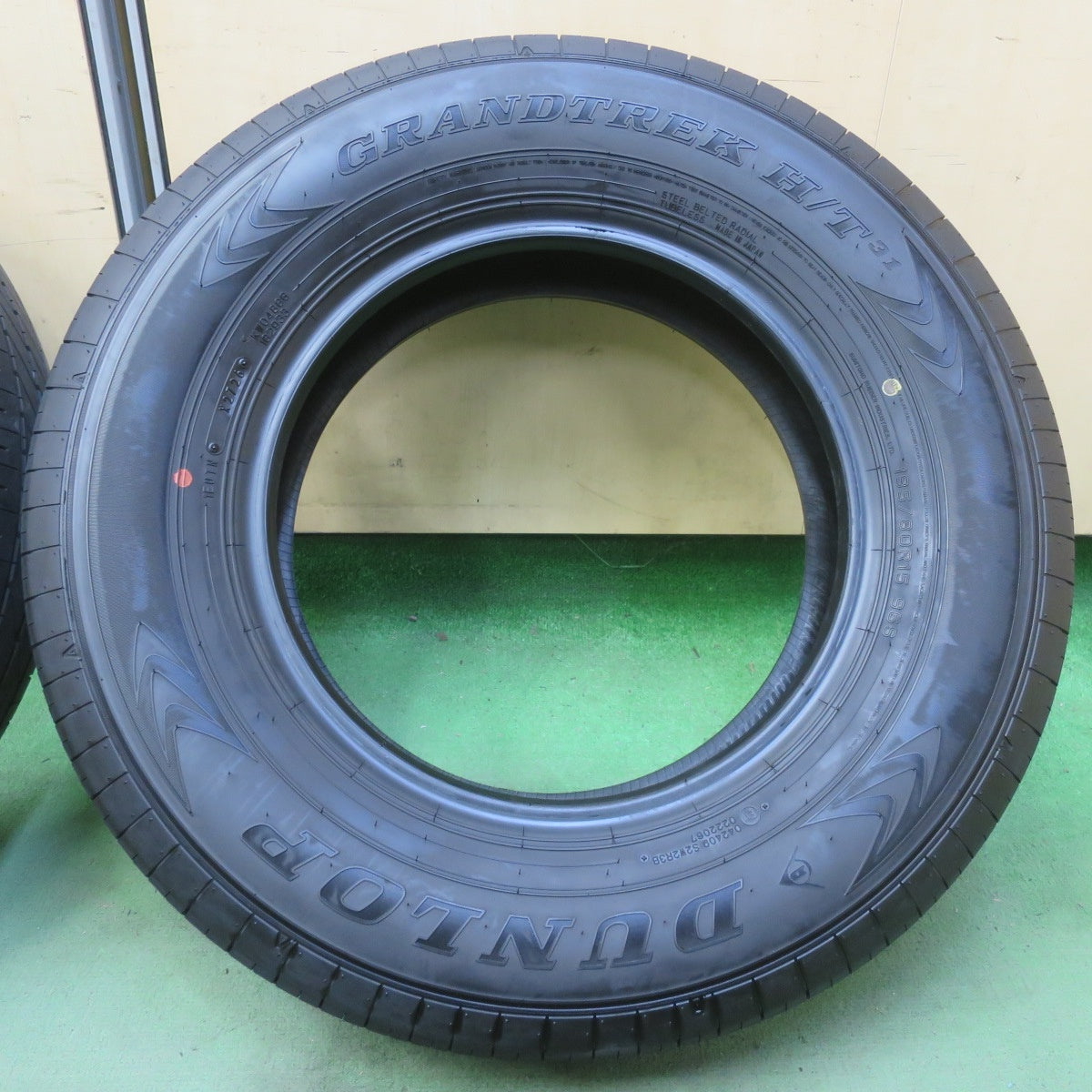 新車外し！26年◎195/80R15 ダンロップ グラントレック H/T 31 タイヤ 15インチ ジムニーシエラ ジムニーノマド 等◎6092510イノタ