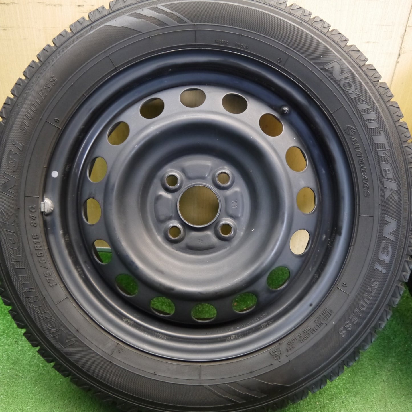 バリ溝！9.5分以上★スタッドレス 175/65R15 オートバックス ノーストレック N3i スチール ホイール 15インチ PCD100/4H★6042407Hス