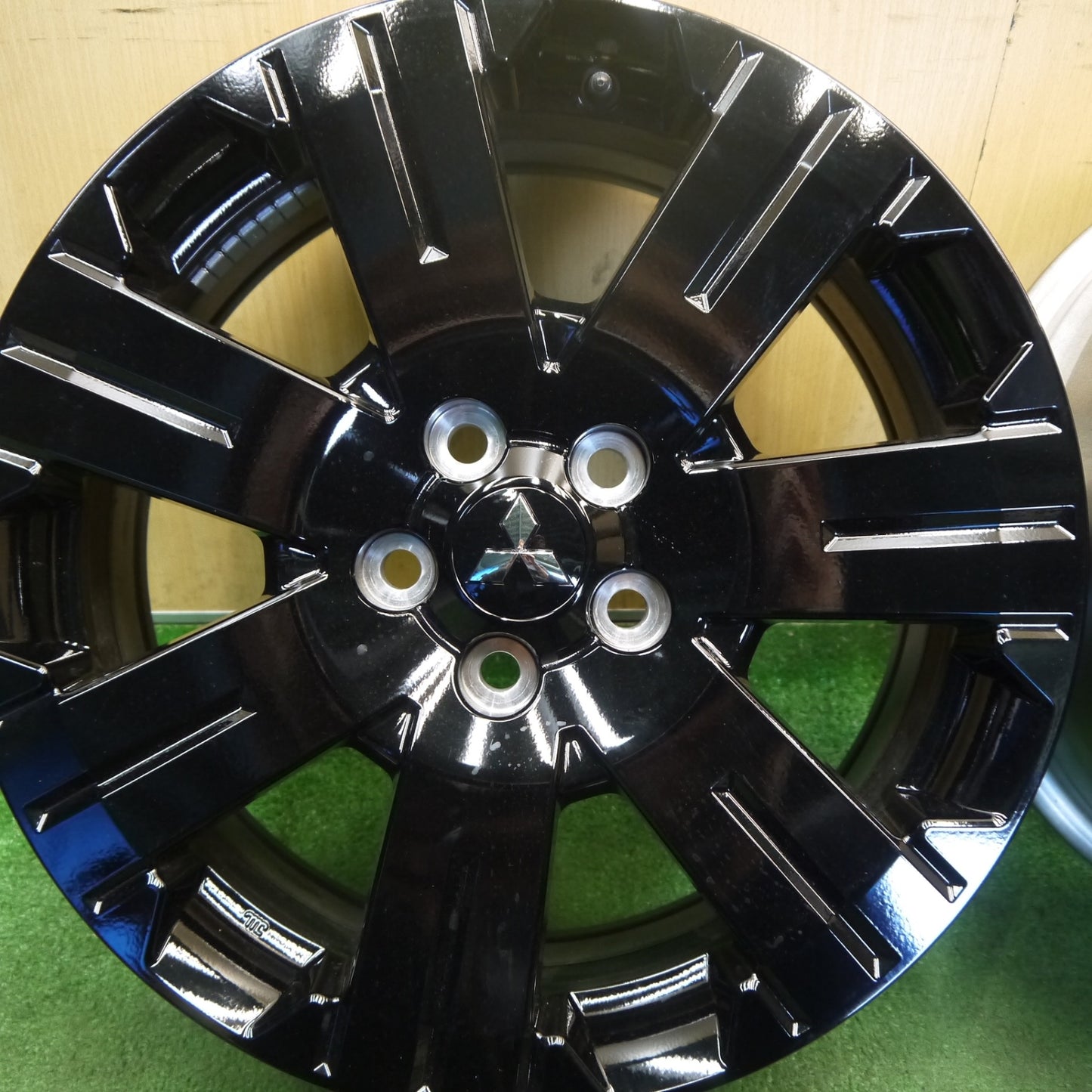 新車外し★三菱 デリカ D:5 シャモニー 純正 ENKEI ホイール 18インチ エンケイ 18×7J PCD114.3/5H★6051811Hホ