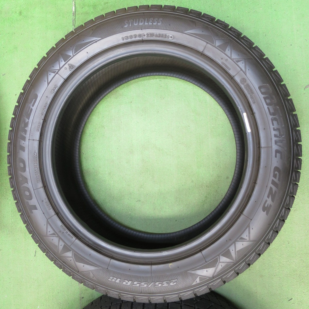 ほぼ未使用！24年★スタッドレス 235/55R18 トーヨー オブザーブ GIZ3 タイヤ 18インチ ハリアー ヴァンガード レクサス NX 等★5051711イスタ