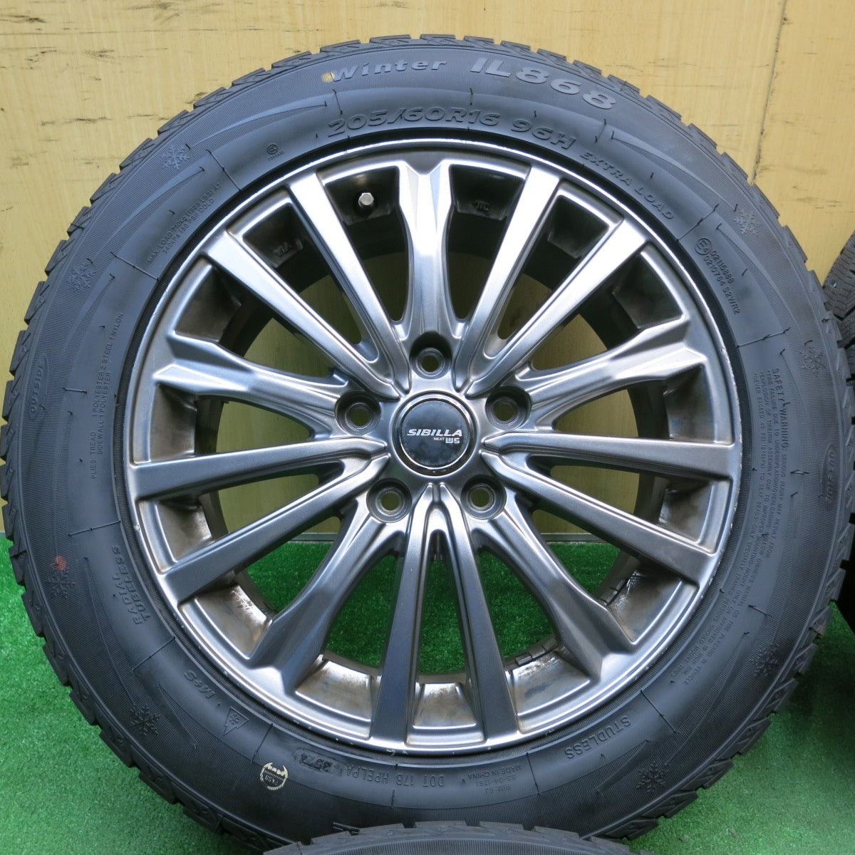 タイヤほぼ未使用！24年！キレイ★スタッドレス 205/60R16 アイリンク ウインター IL868 SIBILLA NEXT W5 シビラ 16インチ PCD114.3/5H★5050704AKス