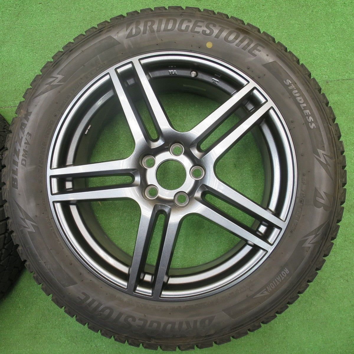 バリ溝！23年！キレイ！9.5分★ボルボ 等 Eurodesign EIGER 阿部商会 235/55R18 スタッドレス ブリヂストン ブリザック DM-V3 18インチ ユーロデザイン アイガー PCD108/5H★5112602NJス