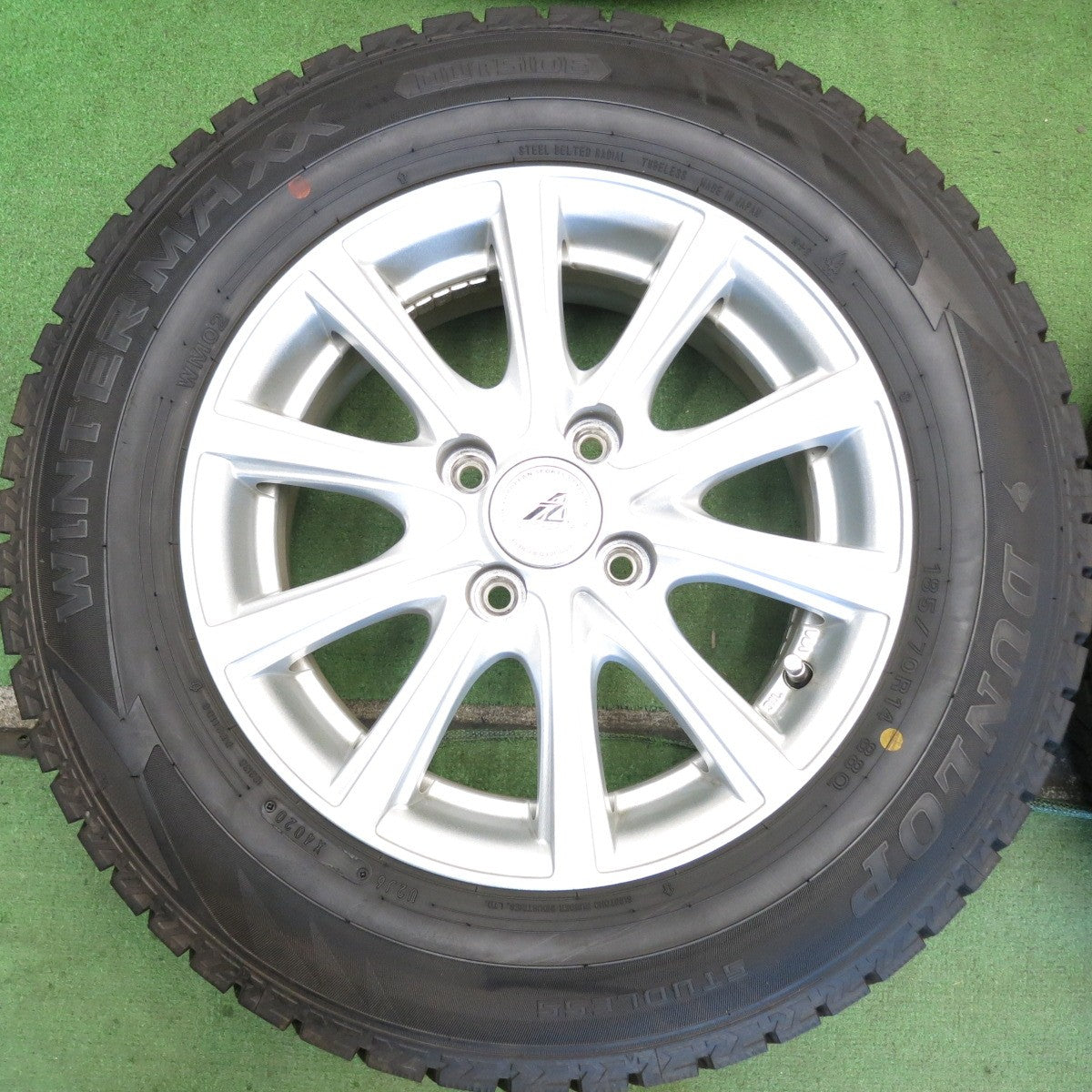 バリ溝！キレイ！9.5分◎スタッドレス 185/70R14 ダンロップ ウインターマックス WM02 AZ SPORTS AZスポーツ 14インチ PCD100/4H◎6080204HAス