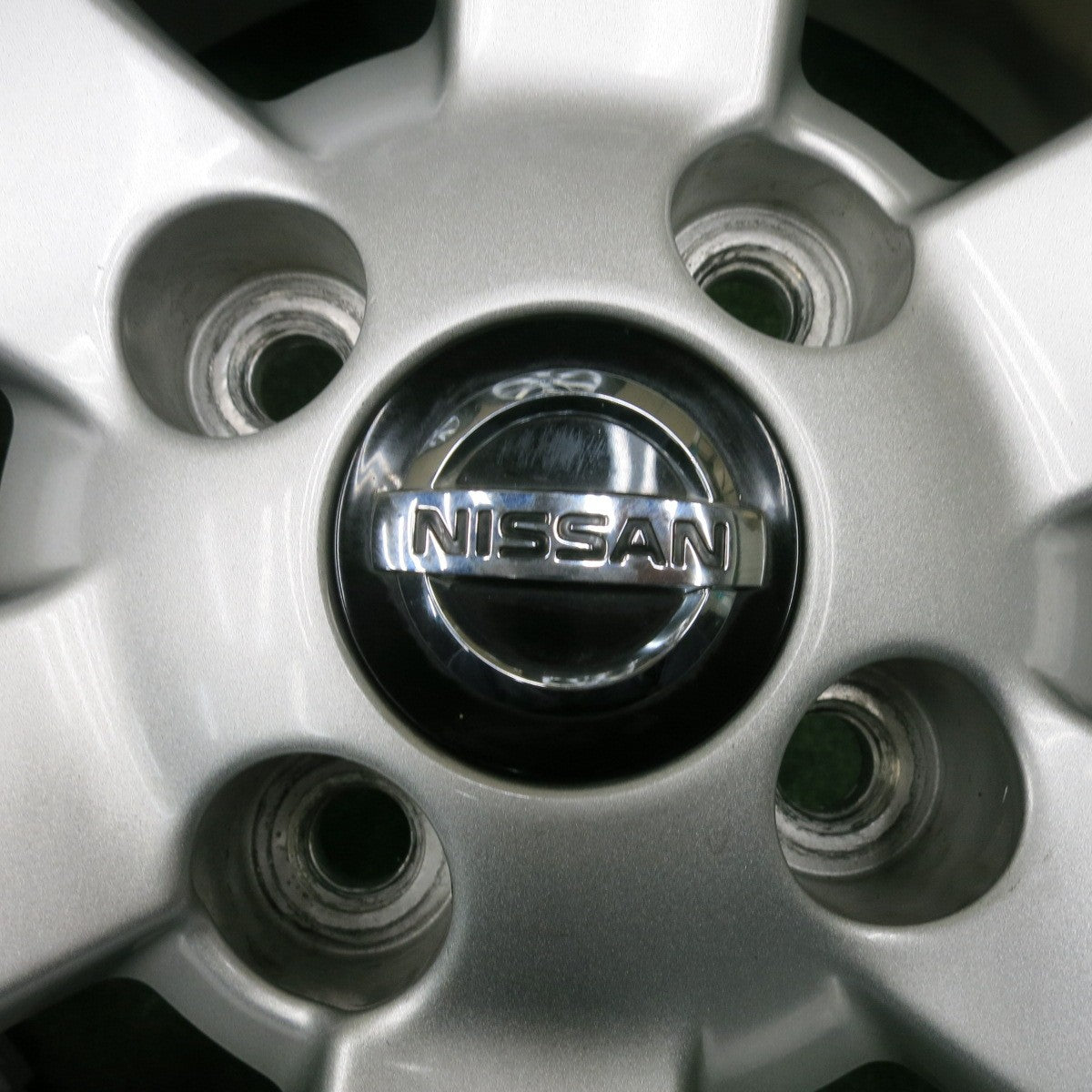 *送料無料* バリ溝！キレイ！8.5分★日産 E12 ノート e-POWER 純正 185/65R15 スタッドレス ブリヂストン ブリザック VRX 15インチ PCD100/4H★4051003NJス