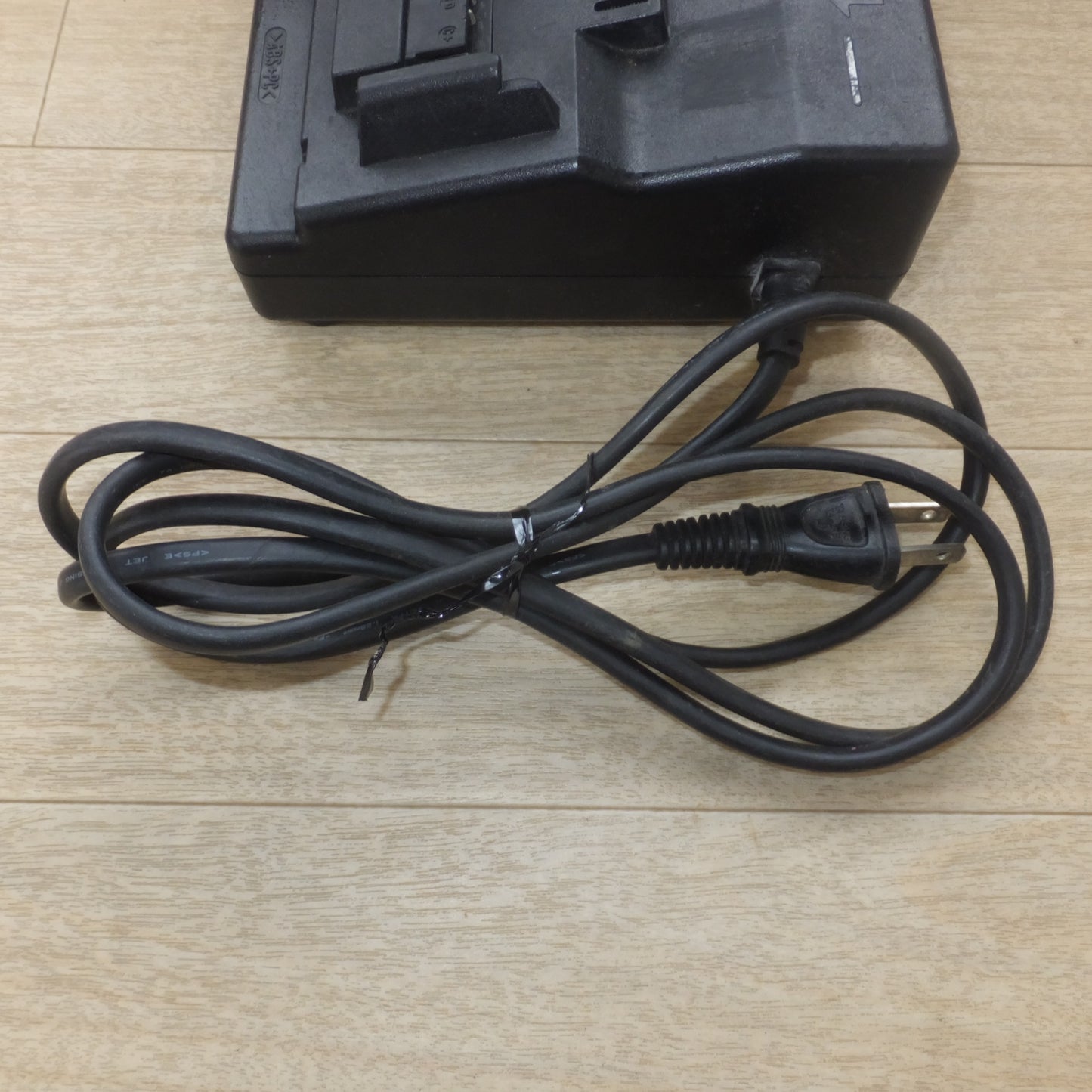 [送料無料] ★日立 HITACHI 急速充電器 UC36YL　100V 50/60Hz 480VA　DC36V25.2-14.4V 6A★