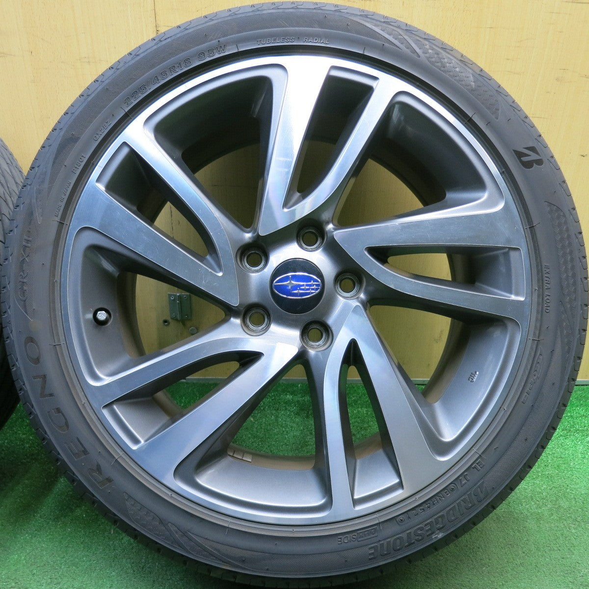 バリ溝！9.5分★スバル VM レヴォーグ 純正 225/45R18 ブリヂストン レグノ GR-X2 18インチ PCD114.3/5H★6032801HAノ