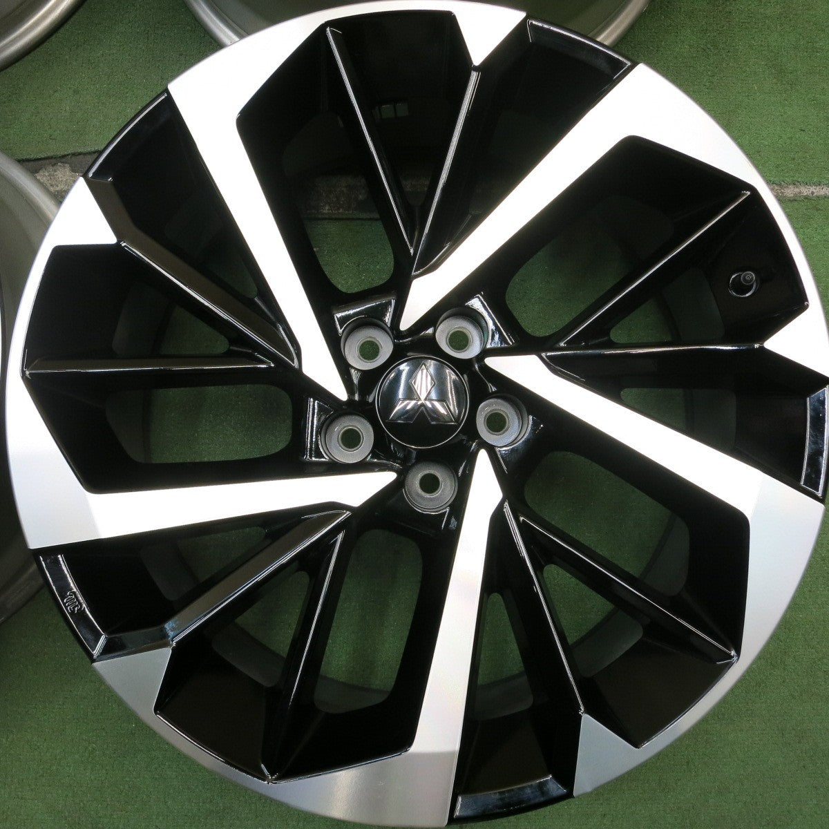 新車外し★三菱 アウトランダー 純正 ホイール 20インチ 20×8J PCD114.3/5H★5092502HAホ