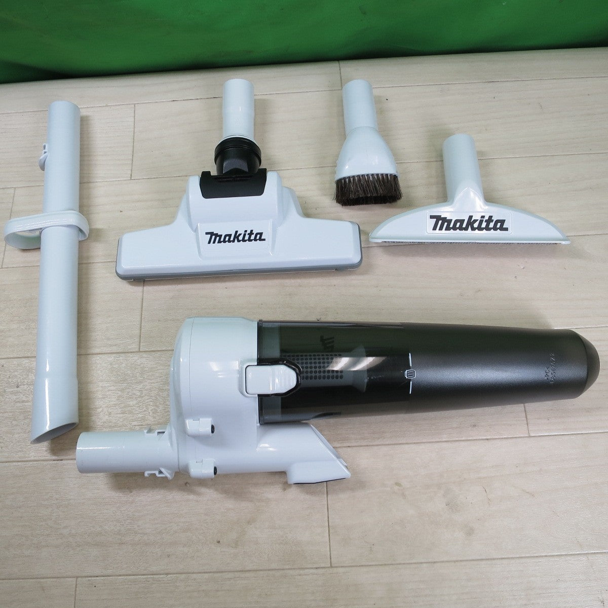 [送料無料] 美品！付属品付き☆マキタ 充電式 クリーナ CL001G コードレス 掃除機 クリーナー 充電器 DC40RA バッテリー BL4025 makita☆