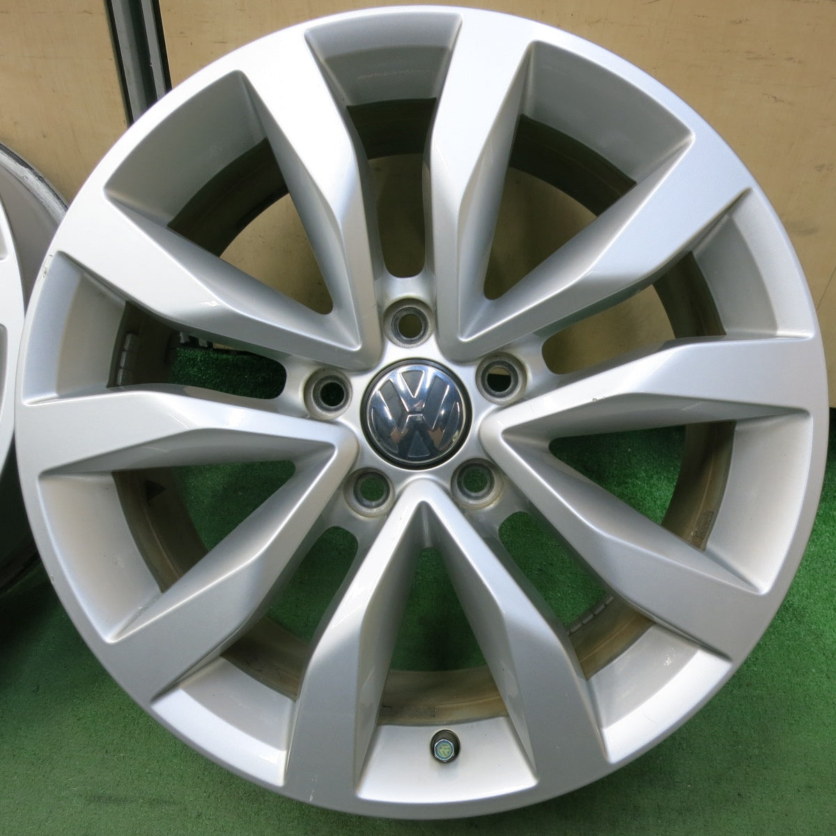 4本価格★ワーゲン ザ・ビートル 純正 ホイール 17インチ 17×7J PCD112/5H★5061910SYホ