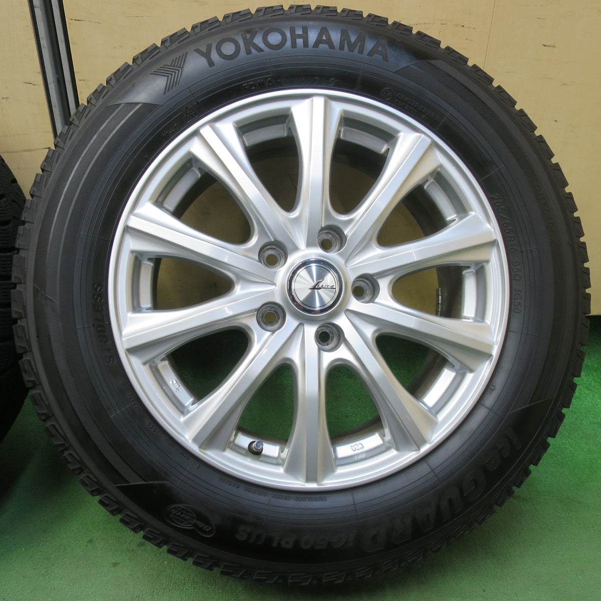 バリ溝！キレイ！9.5分★スタッドレス 205/65R16 ヨコハマ アイスガード iG50 プラス LUTZ 社外 アルミ 16インチ PCD114.3/5H★5112904イス