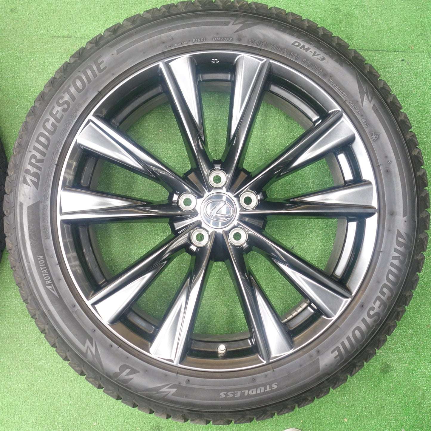 センサー付！バリ溝！23年！キレイ！9分★レクサス NX Fスポーツ 純正 235/50R20 スタッドレス ブリヂストン ブリザック DM-V3 20インチ PCD114.3/5H★6030401KTス