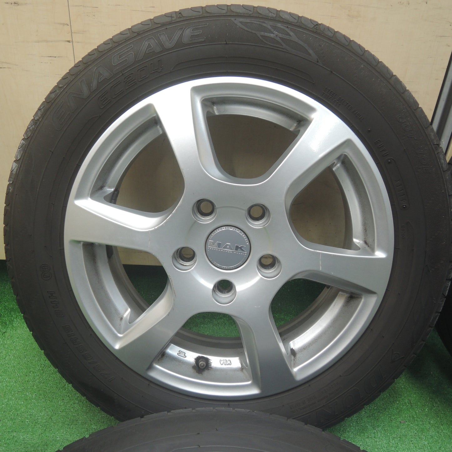 *送料無料* バリ溝！キレイ！8.5分★BMW MINI ミニ 等 MAK 175/65R15 ダンロップ エナセーブ EC204 15インチ PCD112/5H★4033003SYノ