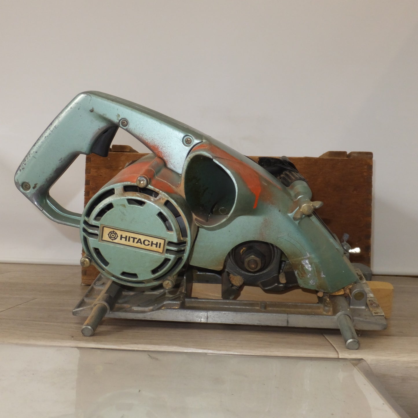 [送料無料] ★日立 HITACHI 46mm ブレーキ付 仕上溝切 PG21B　100V 50/60Hz 12A 8500rpm★