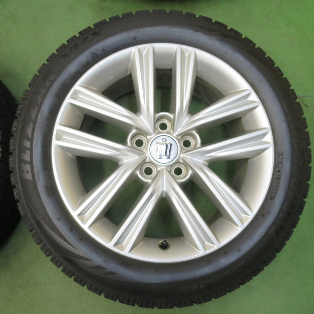 キレイ★トヨタ 210系 クラウン アスリート 純正 215/55R17 スタッドレス ブリヂストン ブリザック VRX 17インチ PCD114.3/5H★5122707イス