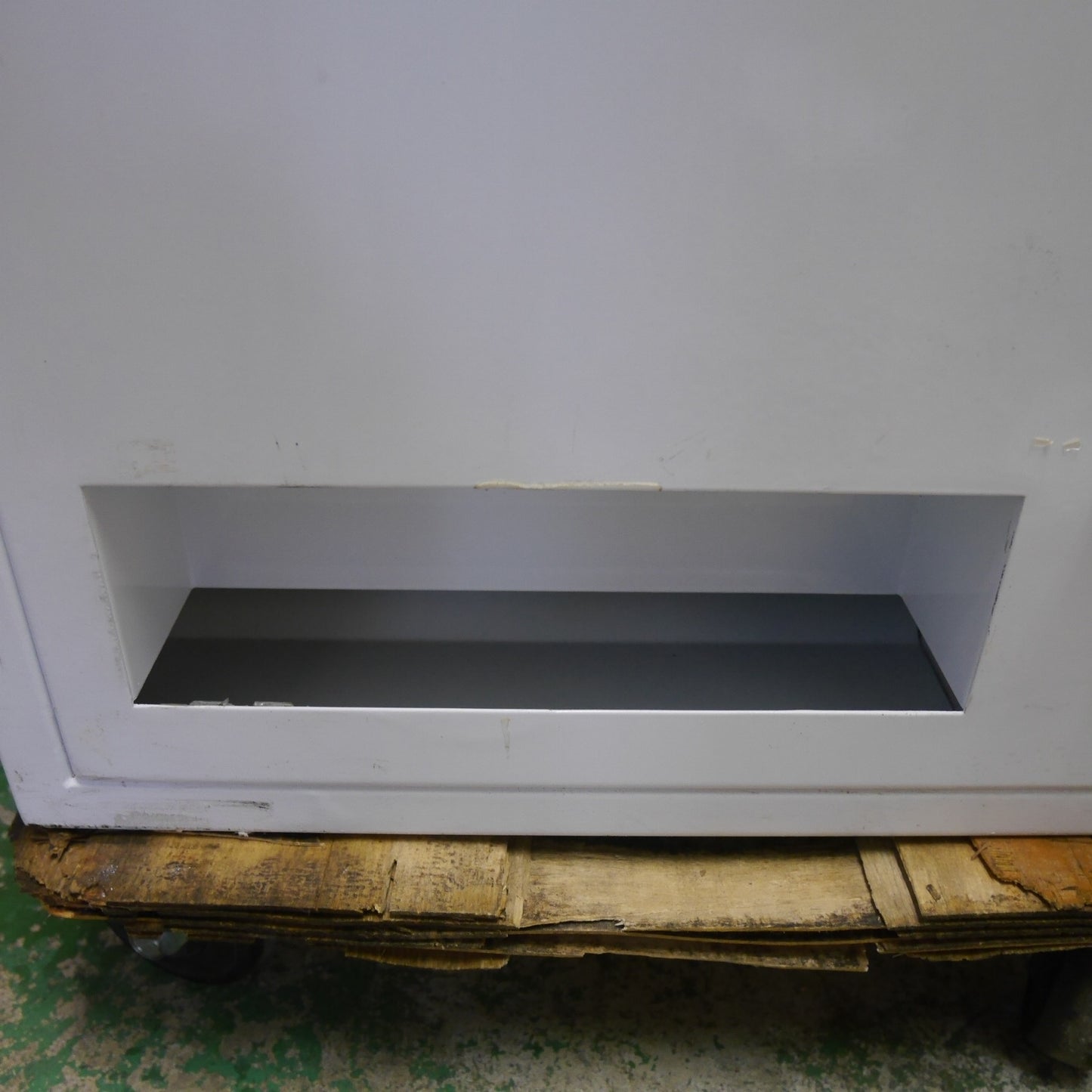 [送料無料] ☆手動式 自動 販売機 トレカ BOX トレーディング カード ボックス 自販機 ガチャ ガチャ メーカー 型式 不明 ジャンク品①☆