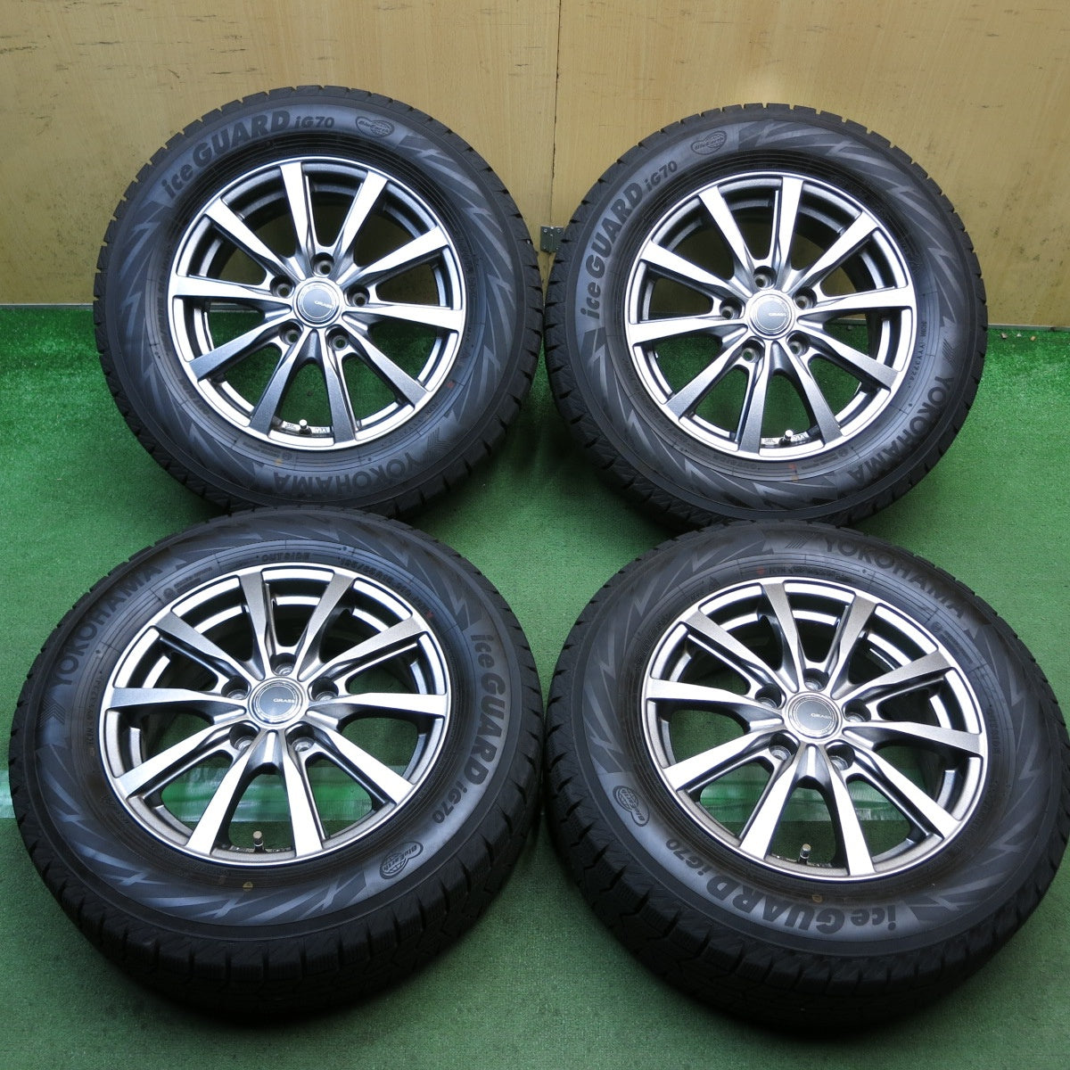 バリ溝！24年！キレイ！9.5分以上◎スタッドレス 195/65R15 ヨコハマ アイスガード iG70 GRASS グラス 15インチ PCD114.3/5H◎6091107KKス