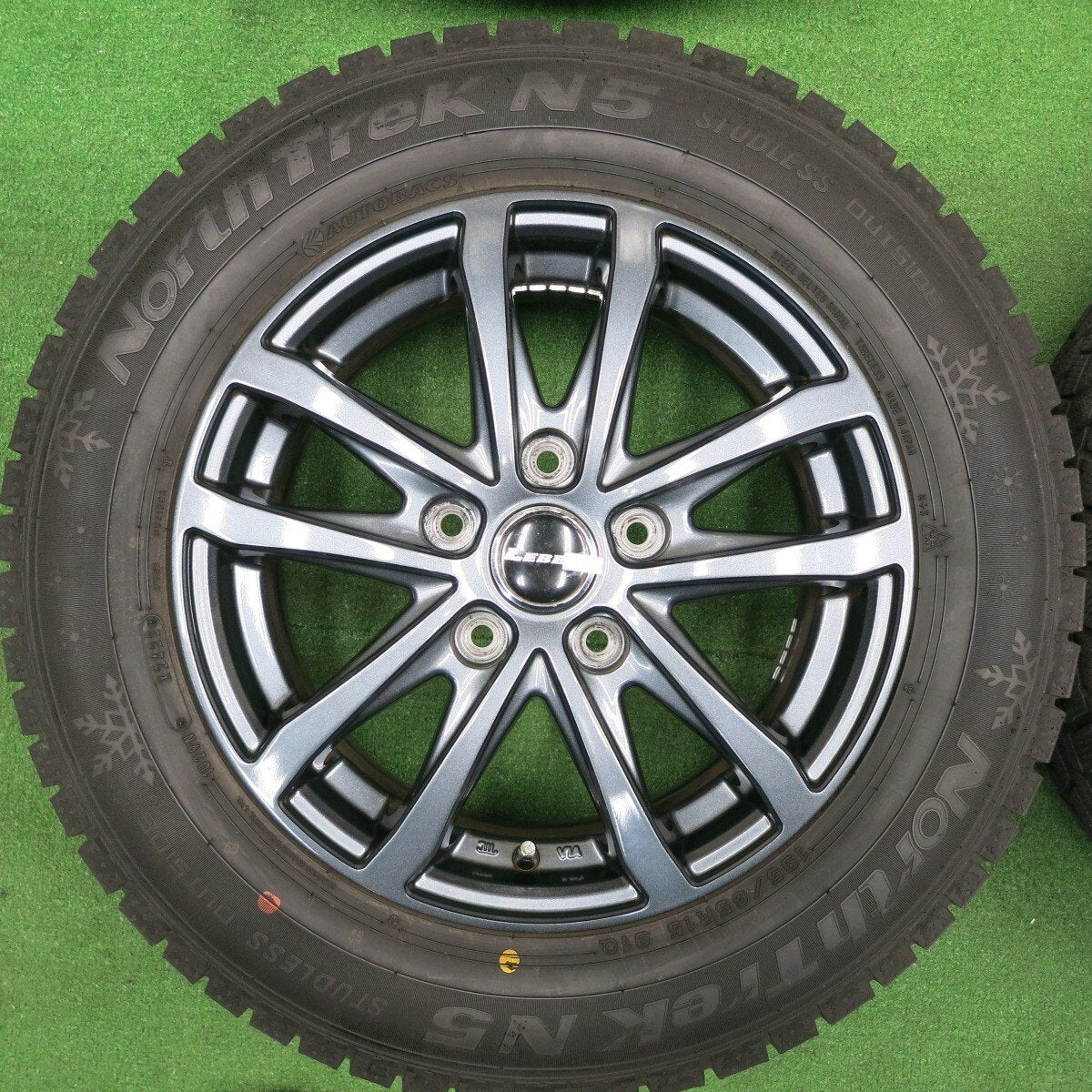 バリ溝！22年！キレイ！ほぼ10分★スタッドレス 195/65R15 オートバックス ノーストレック N5 LEBEN レーベン 15インチ PCD114.3/5H★4120809TNス