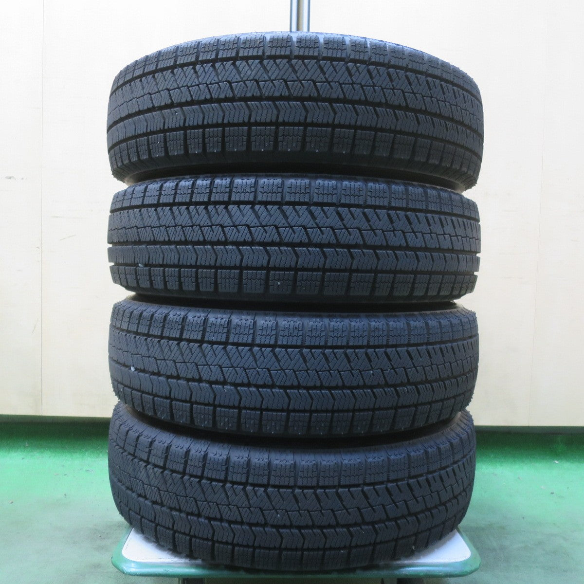 バリ溝！24年！キレイ！9分◎スタッドレス 155/65R14 ブリヂストン ブリザック VRX2 BALMINUM BR10 バルミナ 14インチ PCD100/4H◎6100706イス