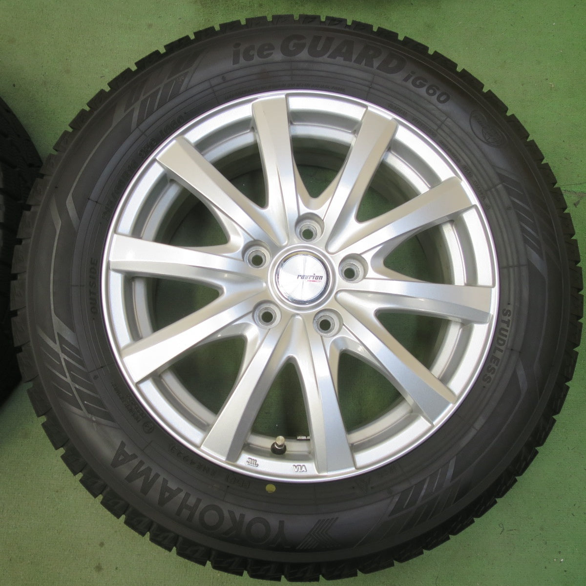 バリ溝！23年！キレイ！9.5分◎スタッドレス 215/60R16 ヨコハマ アイスガード iG60 ravrion RS01 ラブリオン 16インチ PCD114.3/5H◎6093001イス