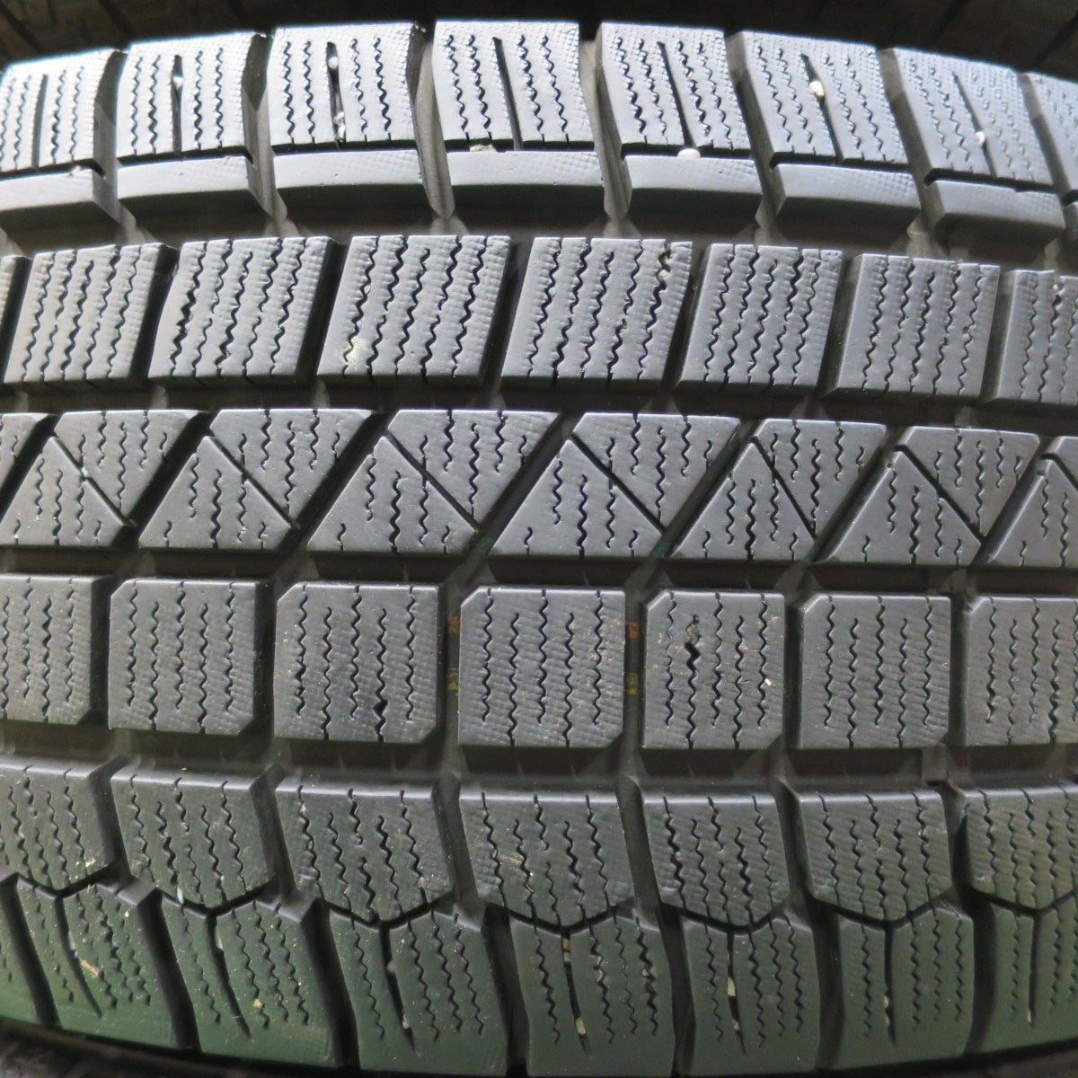 [送料無料] バリ溝！22年！9.5分以上★スタッドレス 215/55R17 ケンダ KR36 アイステック ネオ AQUA アクア 17インチ PCD114.3/5H★5010303イス