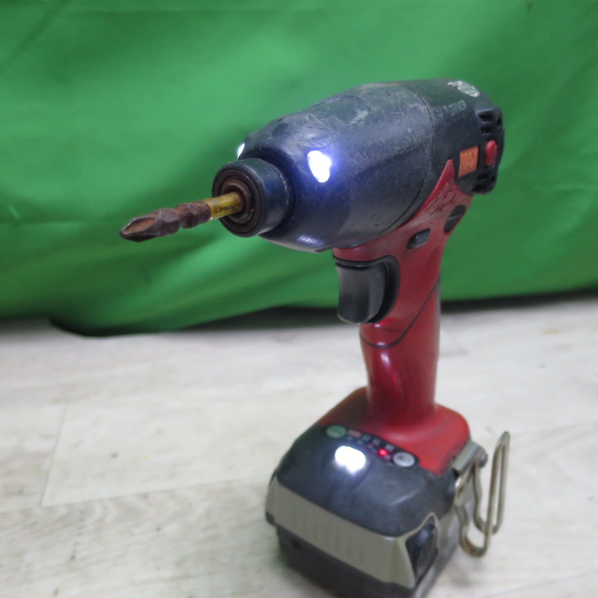 [送料無料] バッテリー2個☆マックス 充電式 静音 インパクト ドライバ 14.4V PJ-SD101-B2C 充電器 ケース付き 電動 工具☆