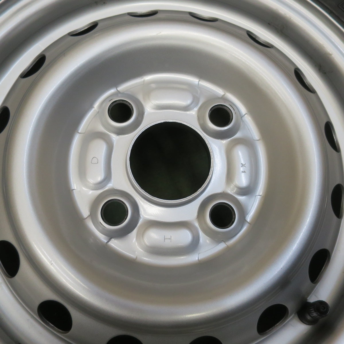 バリ溝！25年！キレイ！9.5分★ダイハツ アトレー ハイゼットカーゴ 等 純正 スチール 145/80R12 80/78N スタッドレス ブリヂストン ブリザック VL10 12インチ PCD100/4H★6050805イス