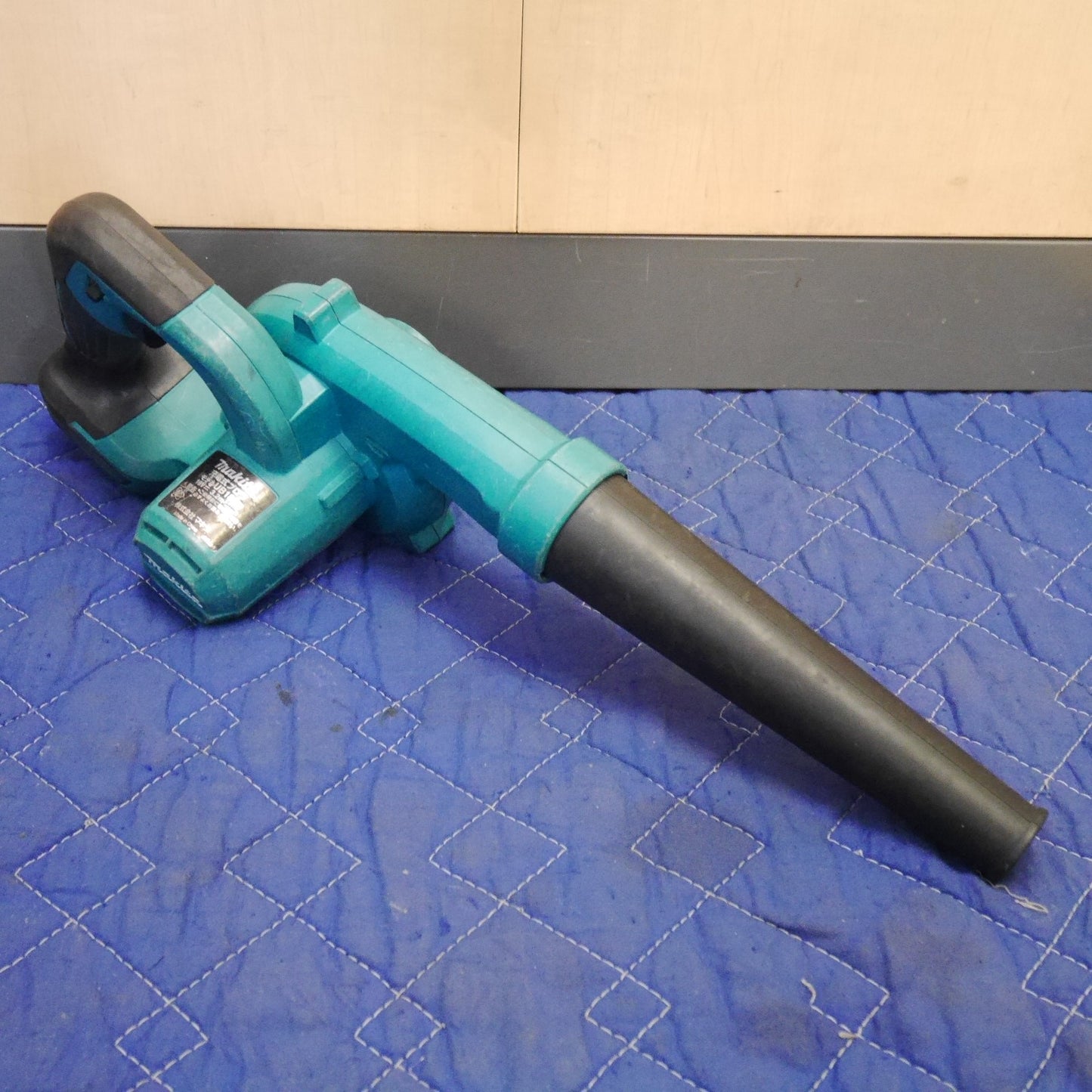 [送料無料] バッテリー2個☆マキタ 充電式 ブロワ 18V UB185D 充電器 バッテリー 付き BL1860B DC18RC ブロワー 送風 集じん 電動 工具☆