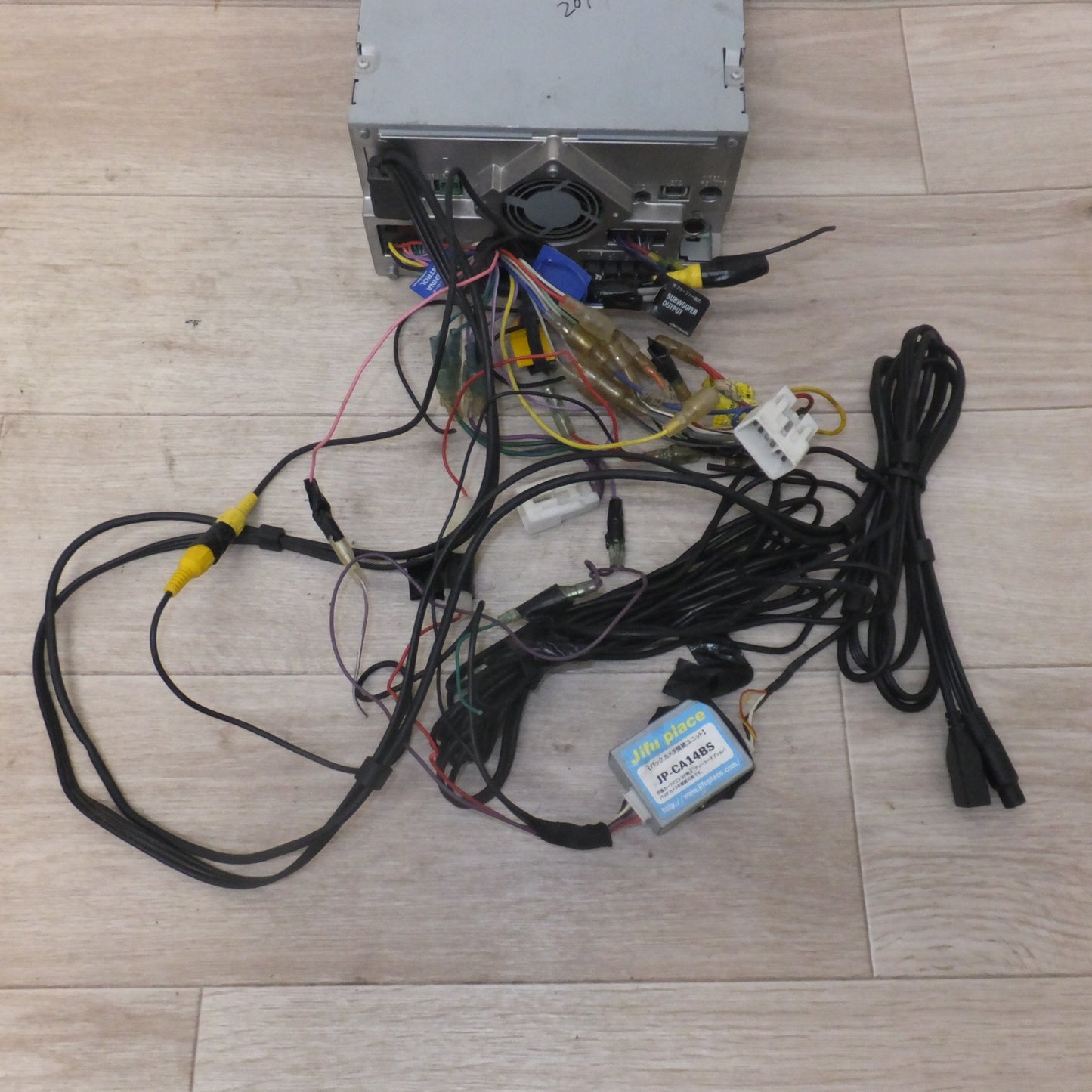 [送料無料] ★カロッツェリア carrozzeria AV一体型メモリーナビゲーション 楽ナビ AVIC-MRZ99[51]★