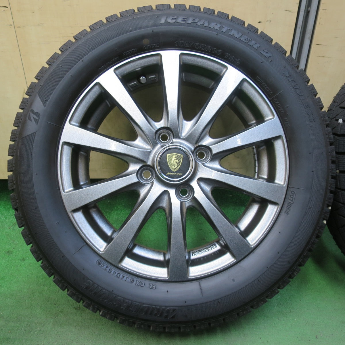 バリ溝！24年！キレイ！ほぼ10分★スタッドレス 165/65R14 ブリヂストン アイスパートナー2 MANARAY SPORT マナレイ スポーツ 14インチ ハスラー ソリオ 等 PCD100/4H★5122409イス