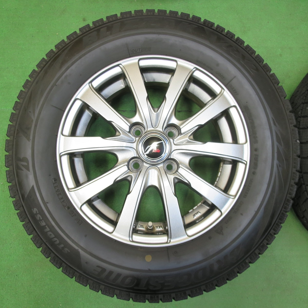 [送料無料] バリ溝！21年！キレイ！8.5分★スタッドレス 185/70R14 ブリヂストン ブリザック VRX2 Fang ファング 14インチ PCD100/4H★4093009イス