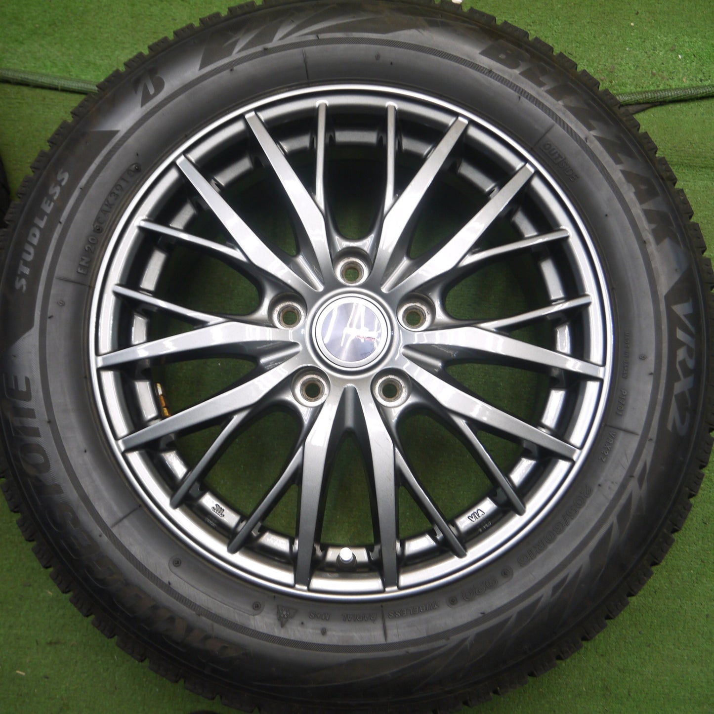 *送料無料* バリ溝！キレイ！9分★スタッドレス 205/60R16 ブリヂストン ブリザック VRX2 ravrion RM01 ラブリオン 16インチ PCD114.3/5H★4032511Hス