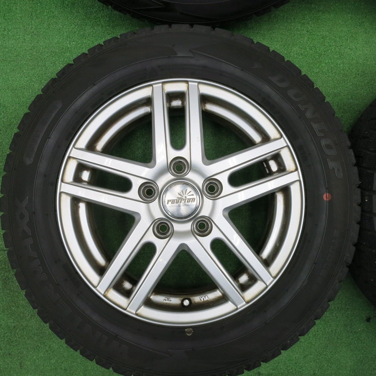 [送料無料] バリ溝！22年！9.5分以上★スタッドレス 195/65R15 ダンロップ ウインターマックス WM02 ravrion ラブリオン 15インチ PCD114.3/5H★4111910TNス