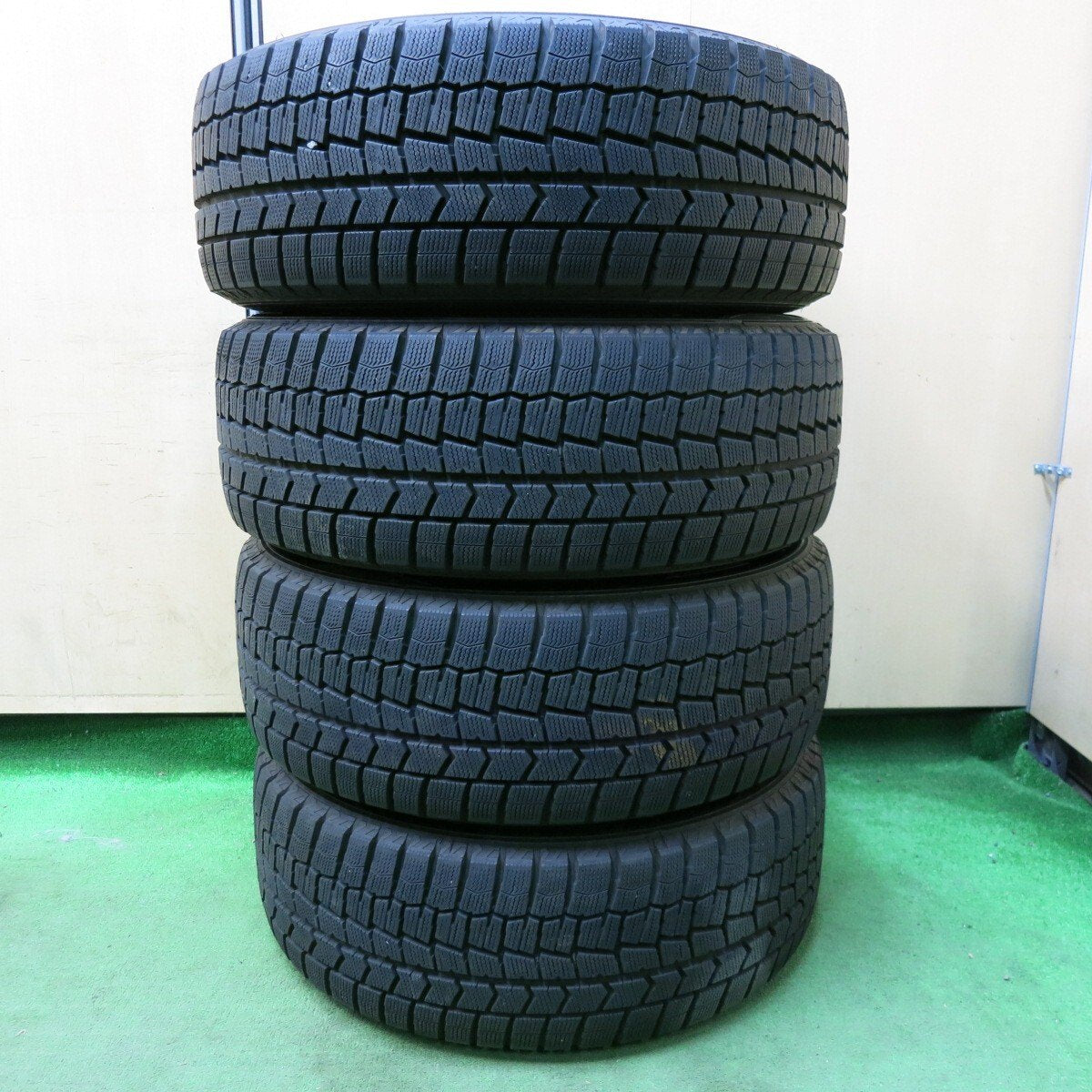 バリ溝！キレイ！9.5分★ベンツ 等 AGA TARGA 225/55R17 スタッドレス ダンロップ ウインターマックス WM02 17インチ PCD112/5H★4121108SYス