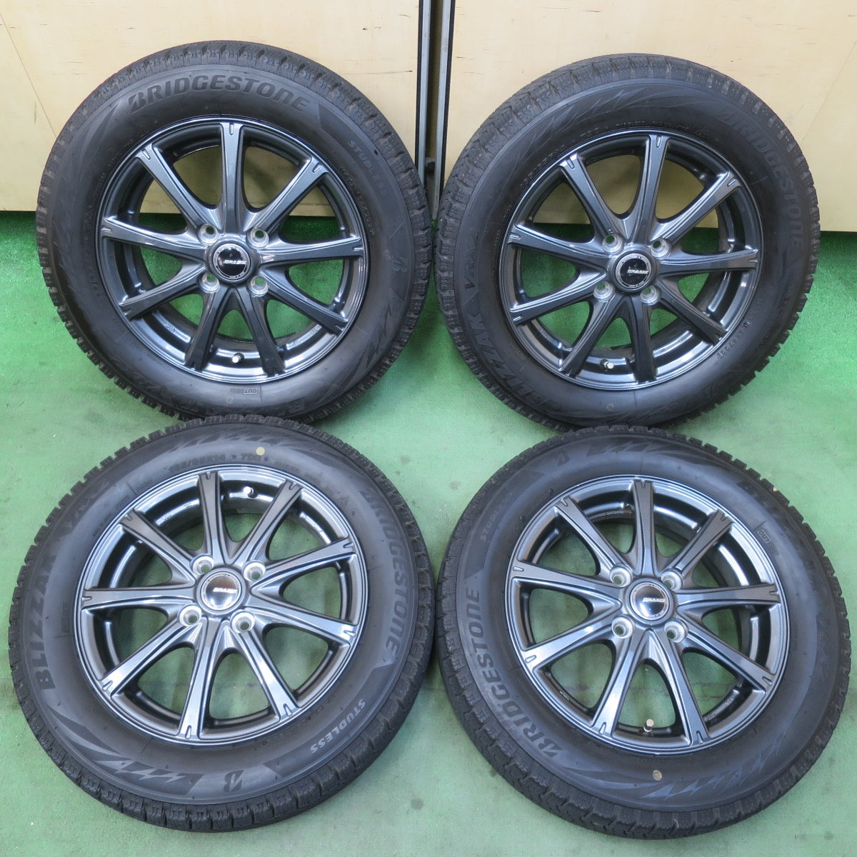 バリ溝！22年！キレイ！9分★スタッドレス 165/65R14 ブリヂストン ブリザック VRX2 QRASIZ VS9 KOSEI 14インチ ソリオ ハスラー 等 PCD100/4H★6021708イス