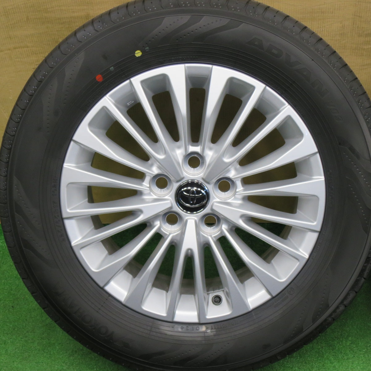 新車外し！26年★トヨタ 40系 アルファード ヴェルファイア 純正 225/65R17 ヨコハマ アドバン V03 17インチ PCD120/5H★6022301NKノ