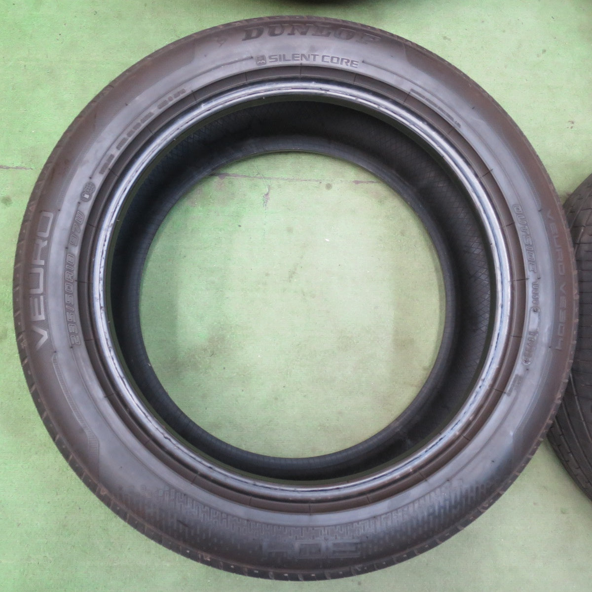 バリ溝！22年！9分★235/50R18 ダンロップ VEURO VE304 タイヤ 18インチ レクサス LS アルファード ヴェルファイア 等★5122019イノタ