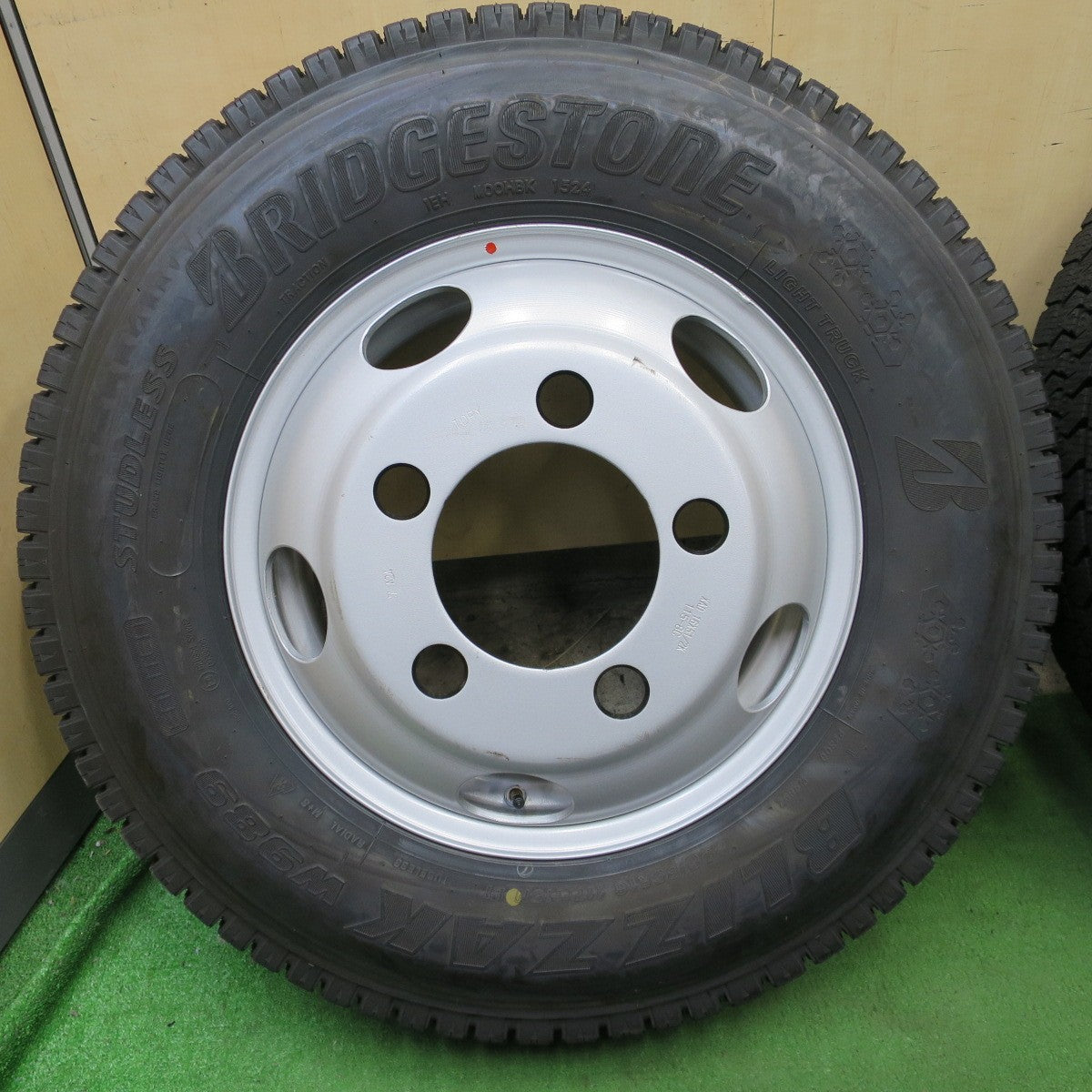 未使用！24年！6本★トラック 205/85R16 117/115N スタッドレス ブリヂストン ブリザック W989 TOPY スチール 115-8C 16インチ PCD208/5H★6052001ナス